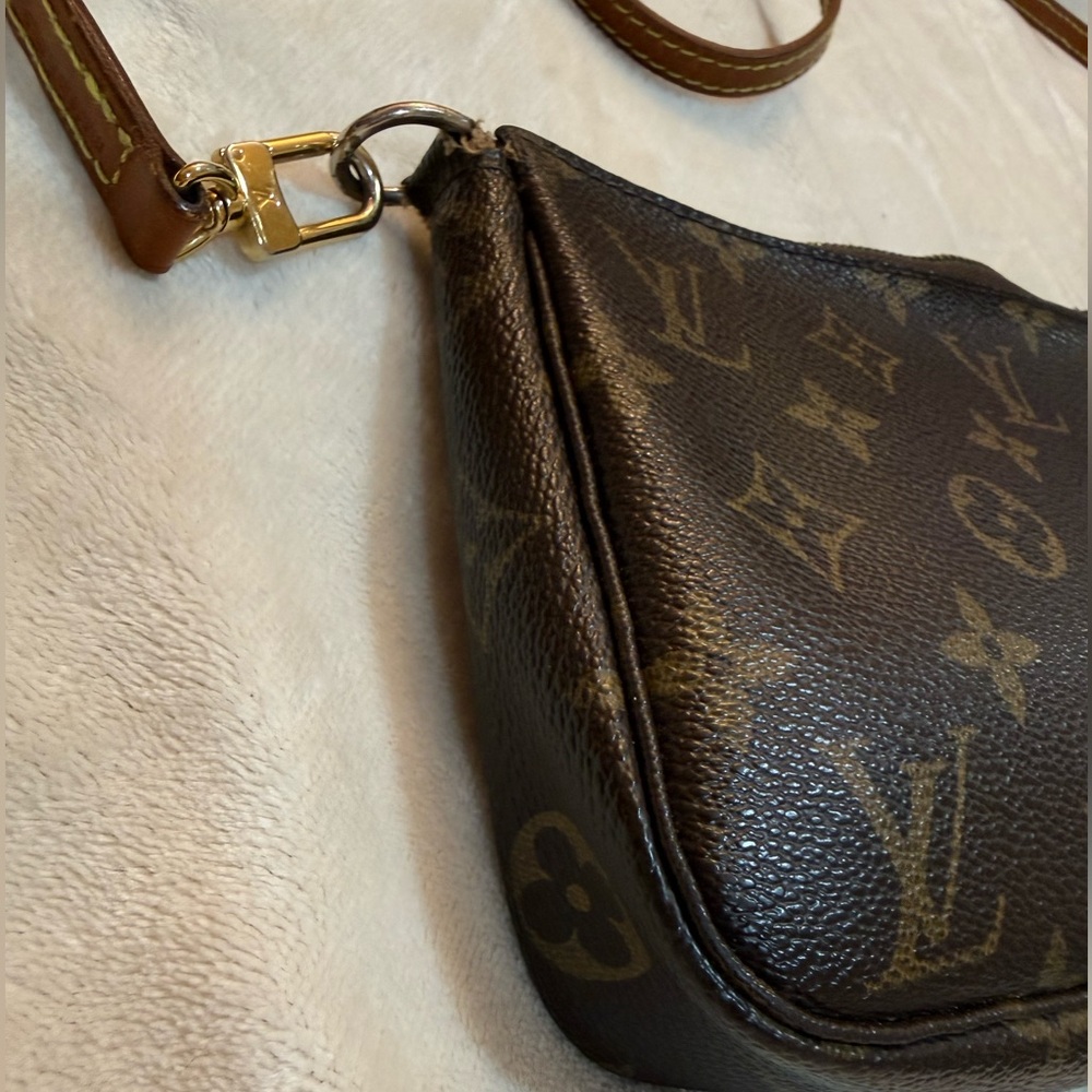 Louis Vuitton Mini Pochette Purse - Picture 4 of 11